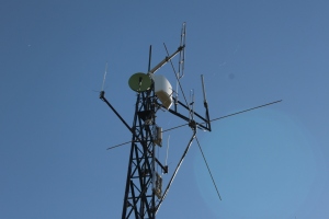 Vue des antennes sur le pylône du relais F1ZEV (F1ZEV+F1ZCK3)